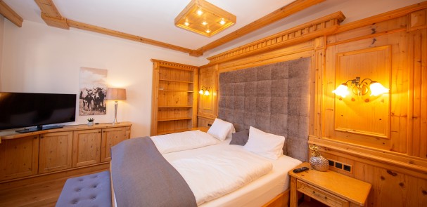 Doppelzimmer mit Blick in die Natur von Ramsau am DachsteinDoppelzimmer mit Blick in die Natur von Ramsau am Dachstein