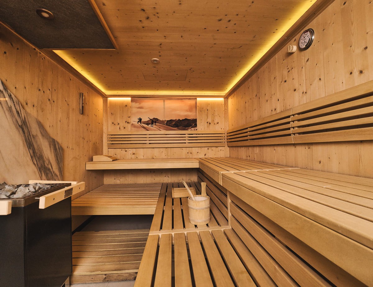 Finnische Sauna mit Holzeinrichtung