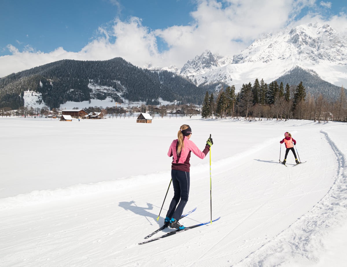 Langlaufen auf den sonnigen Loipen in Ramsau am Dachstein (c) Marlene Eggmayr