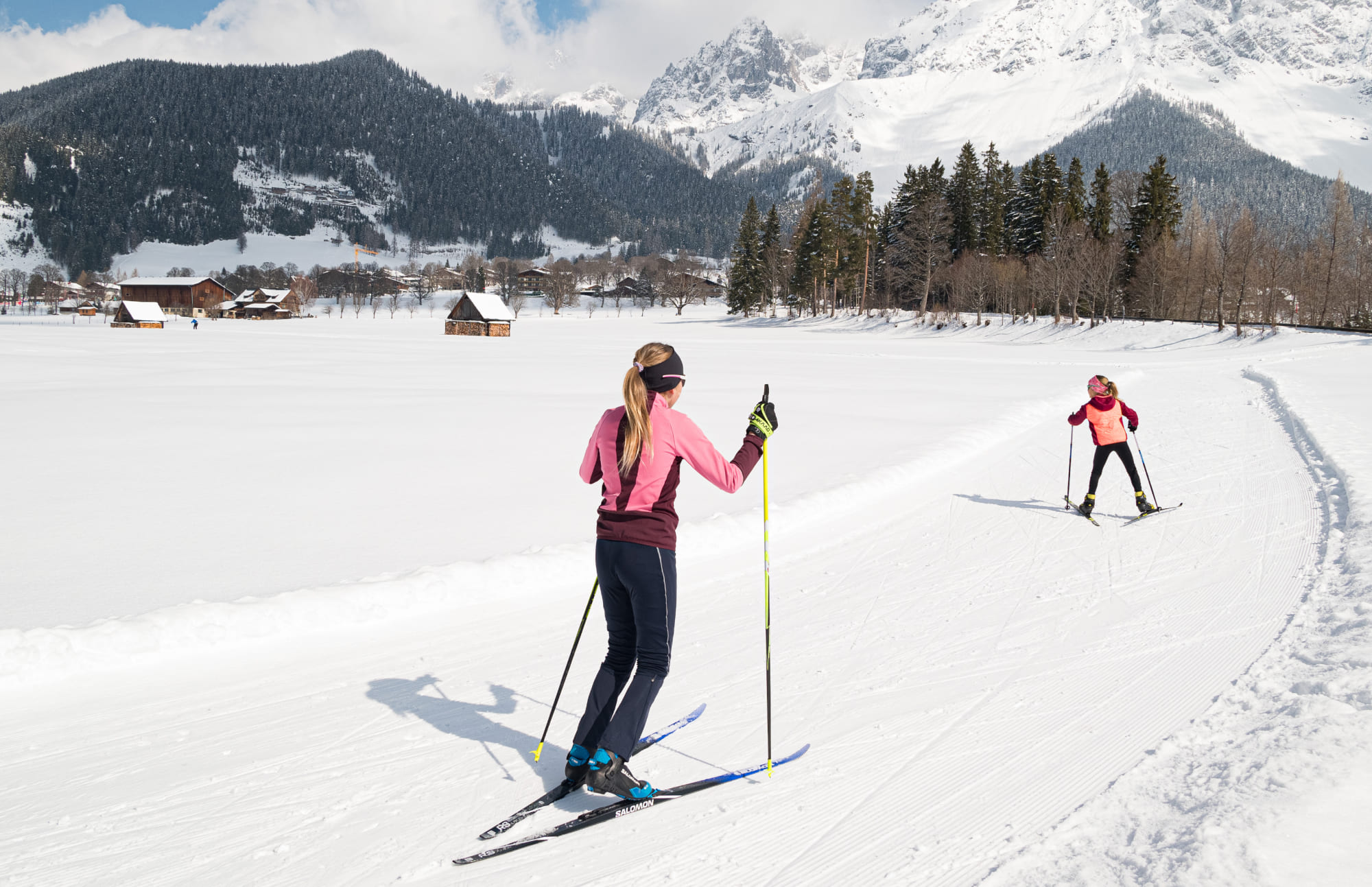Langläufer auf bestens präparierter Loipe in Ramsau am Dachstein (c) Marlene Eggmayr