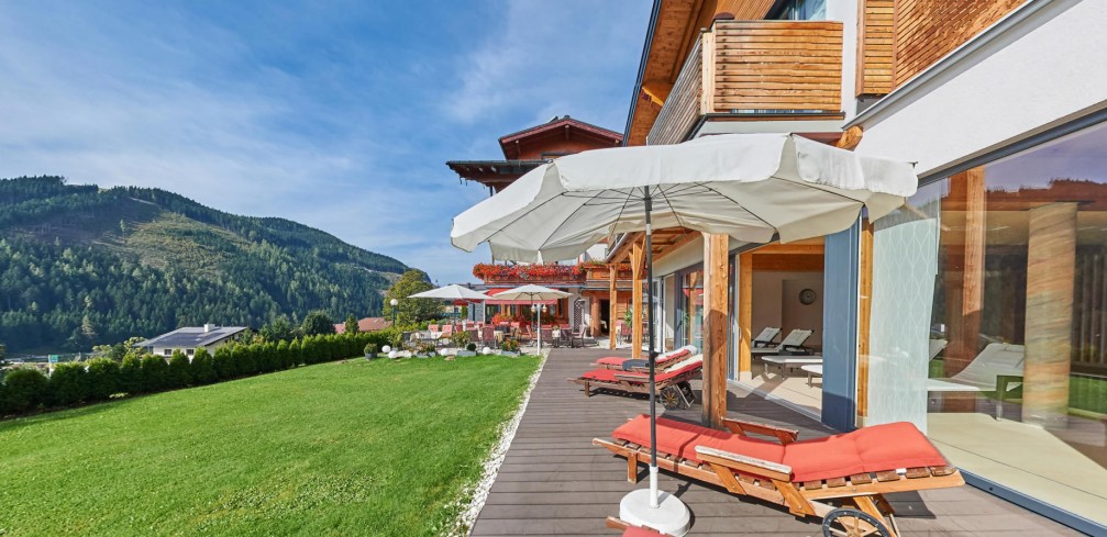 Hotel mit Liegewiese mit wunderschönem Ausblick in der Ramsau