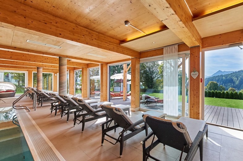 Gemütlicher Wellnessbereich-Hallenbad
