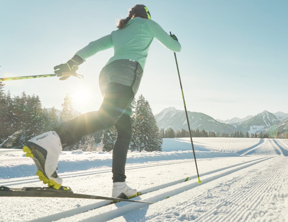 Langl&auml;uferin beim Skating auf der Loipe in Ramsau am Dachstein &copy; Peter Burgstaller 