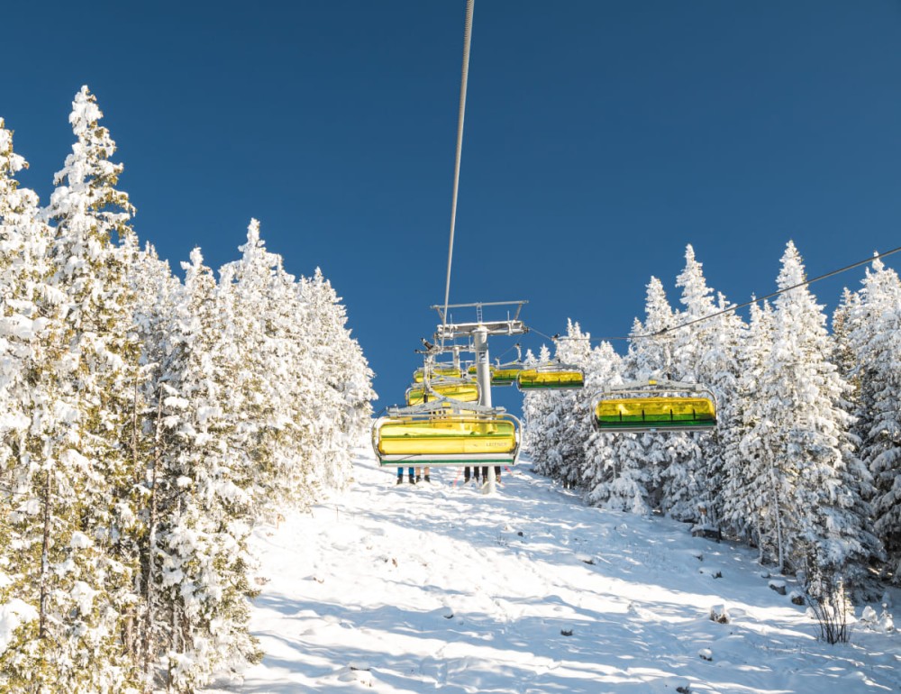 Sesselbahn am Rittisberg in winterlicher Landschaft (c) Marlene Eggmayr